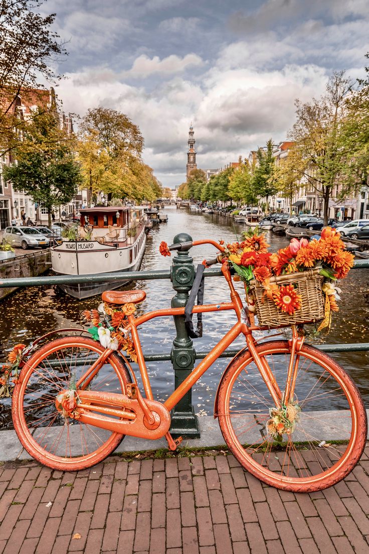 Amsterdam,,The,Netherlands,-,October,14,,2021:,Canals,And,Typical