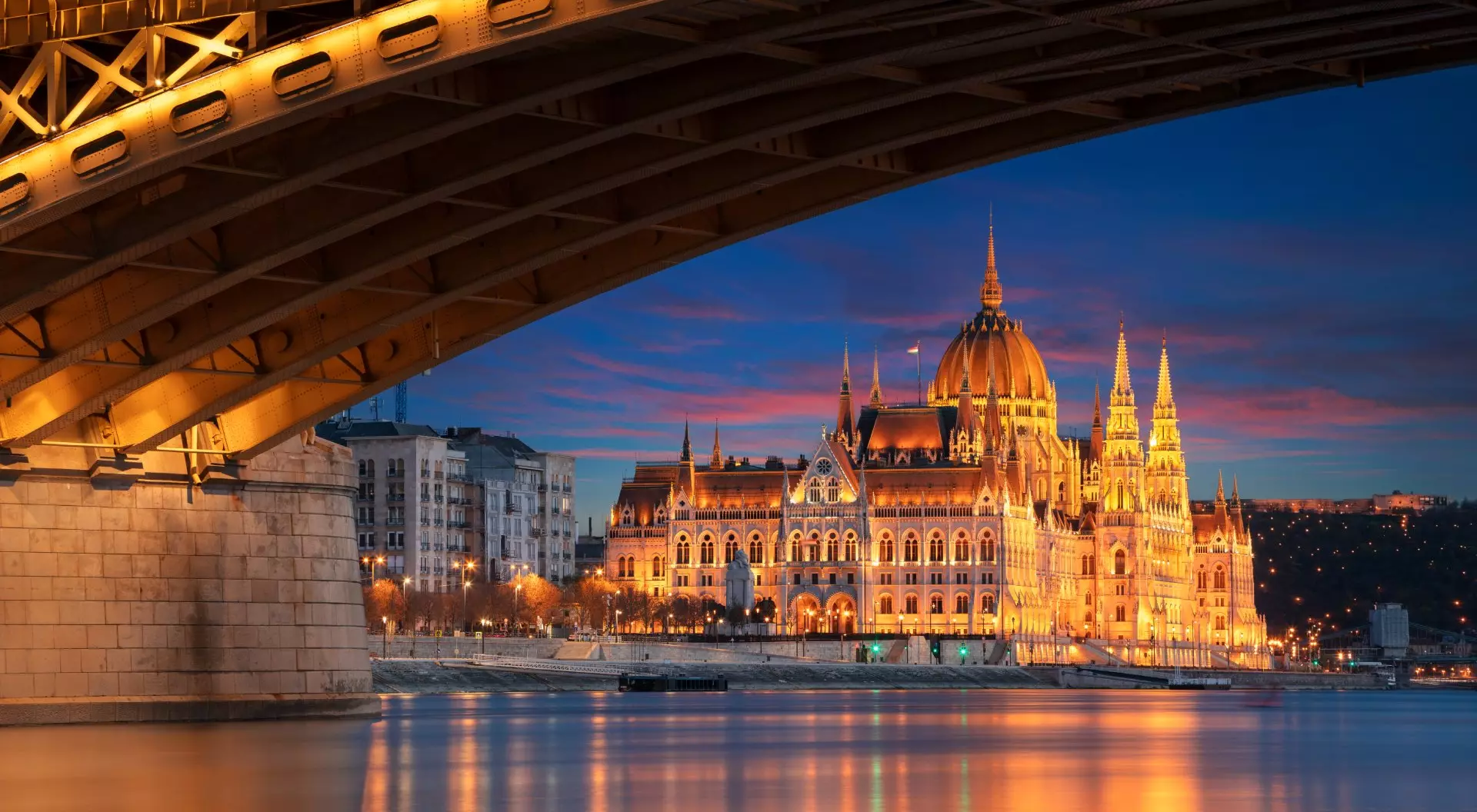 Budapest Hungary_iStock-1396819994_0.jpg (1)