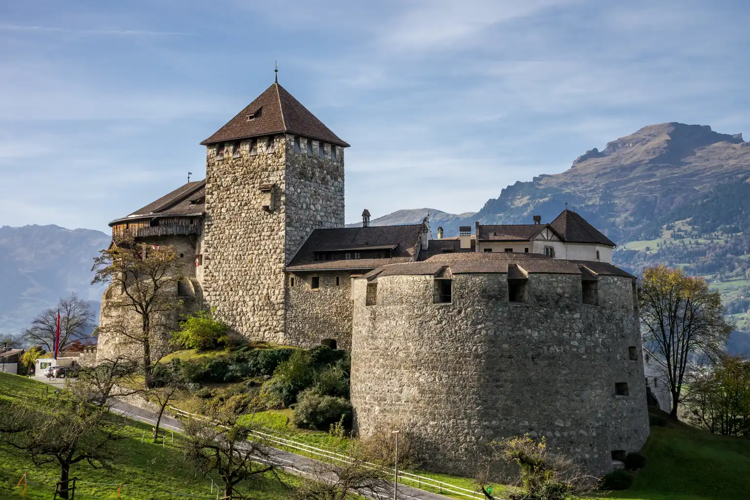 Liechtenstein – pixabay – castle-7581517.jpg